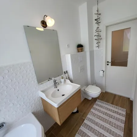 Kislakás A Béke Téren - *